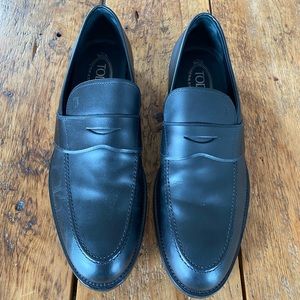 Tod’s Black Loafers sz IT 8.5 / US 9.5.